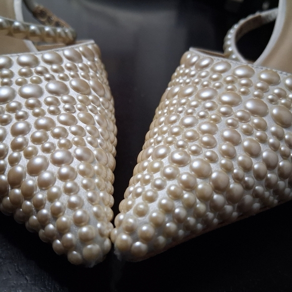 Badgley Mischka White Satin Duchess Pointed Toe Mules/Slip Ons    Size 8.5 - Picture 3 of 10